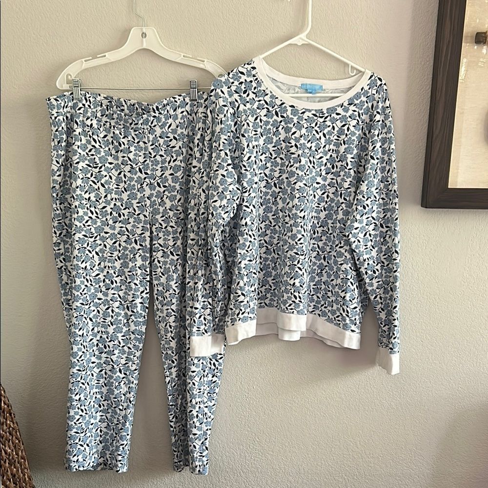 Draper James Pajamas Set - Blue and White Floral Sz 1xl